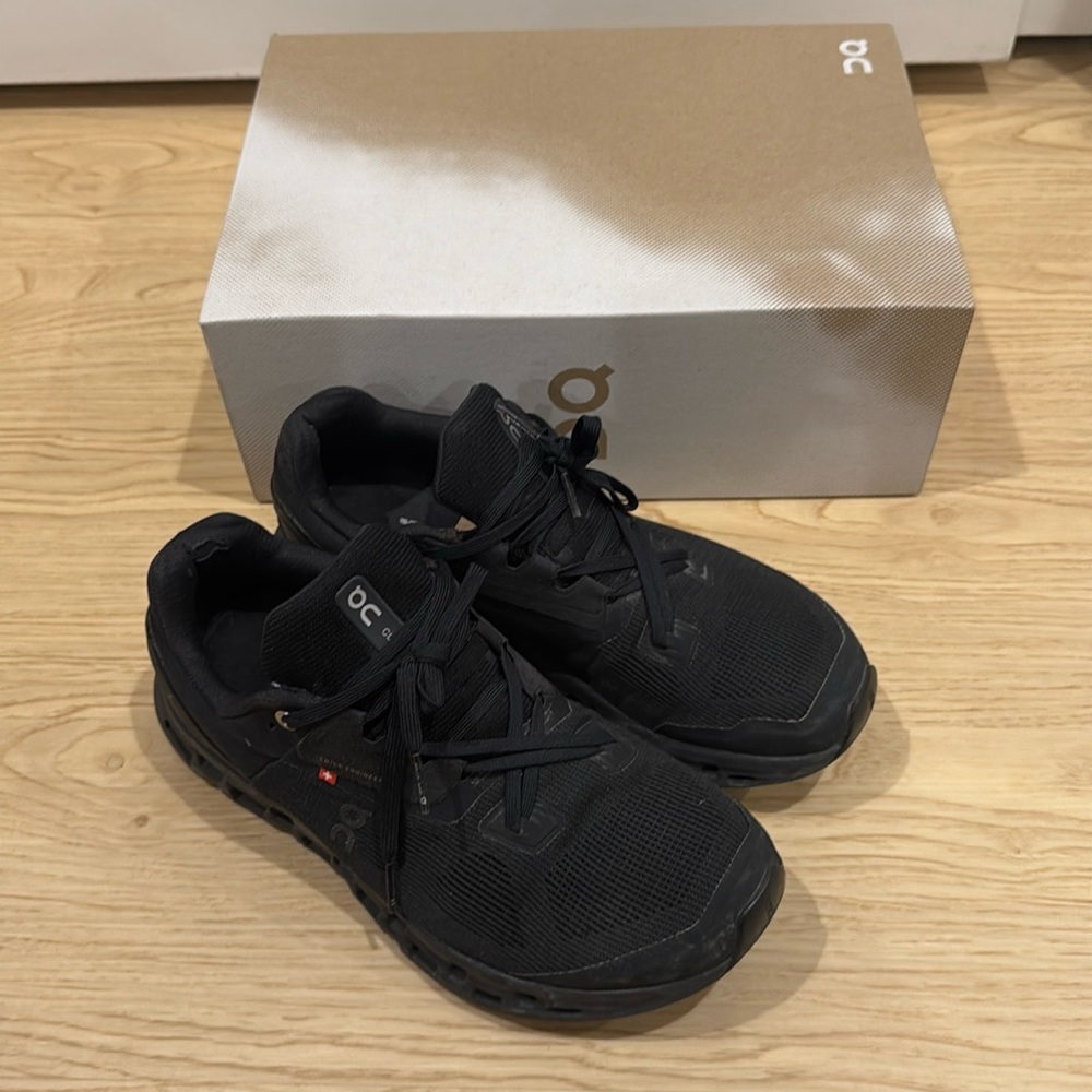 On Cloudstratus Sneakers